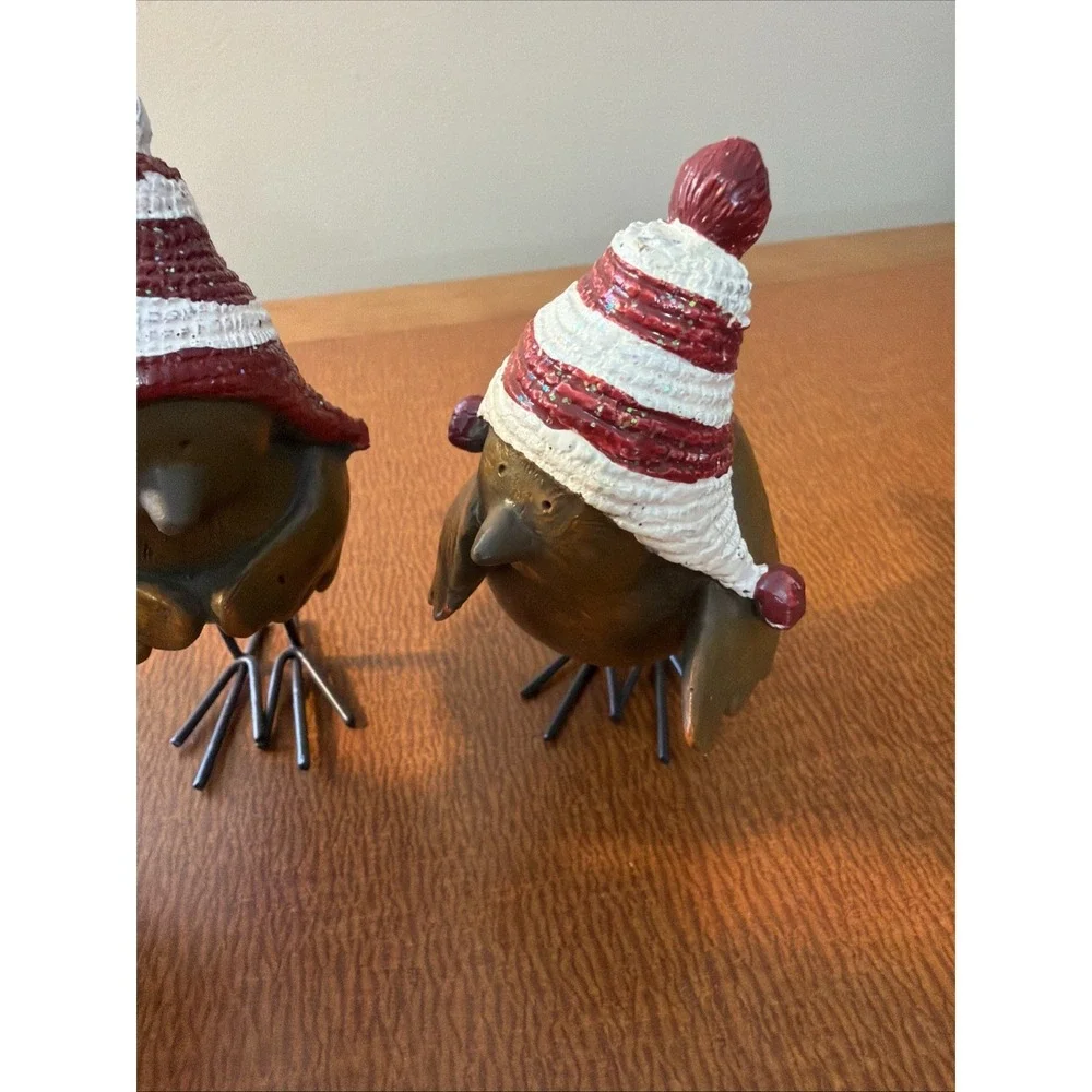 3 Christmas Birds Figurines Wire Feet  Santa Hats Resin Such Cuties